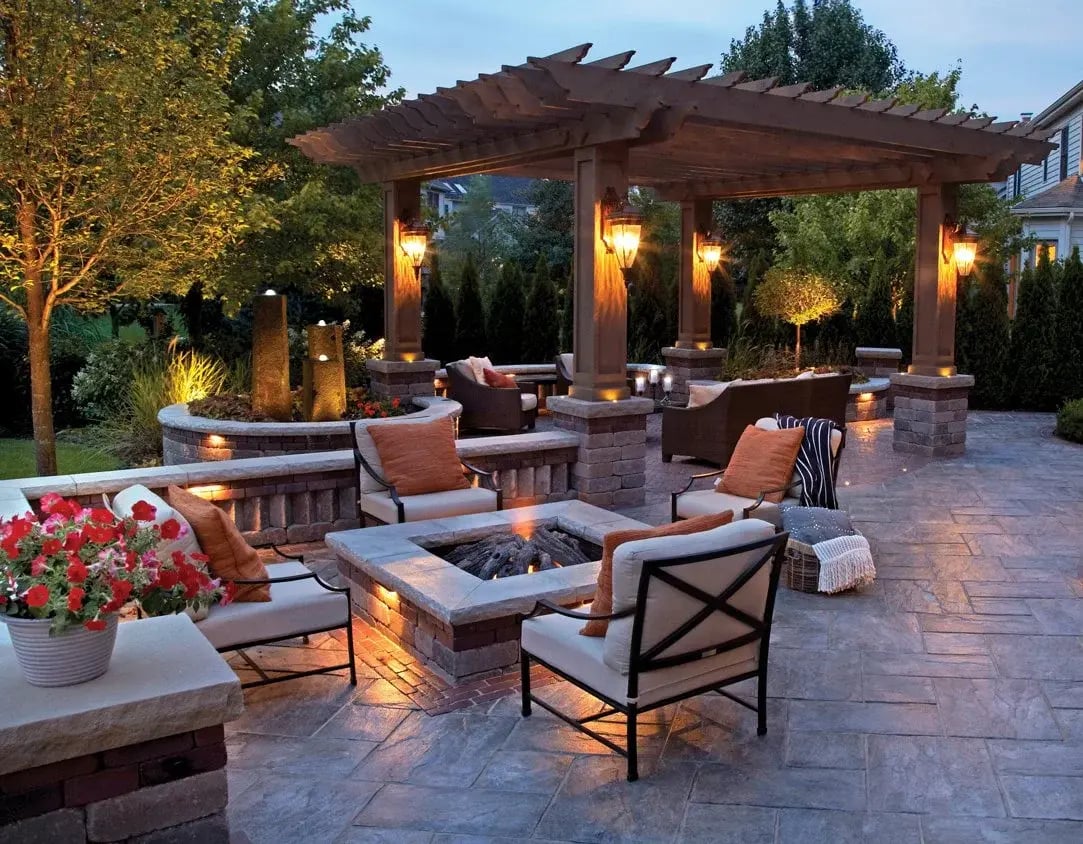 Stunning+landscape+design+with+paver+patio,+pergola+&+fire+pit+in+Kansas+City,+MO